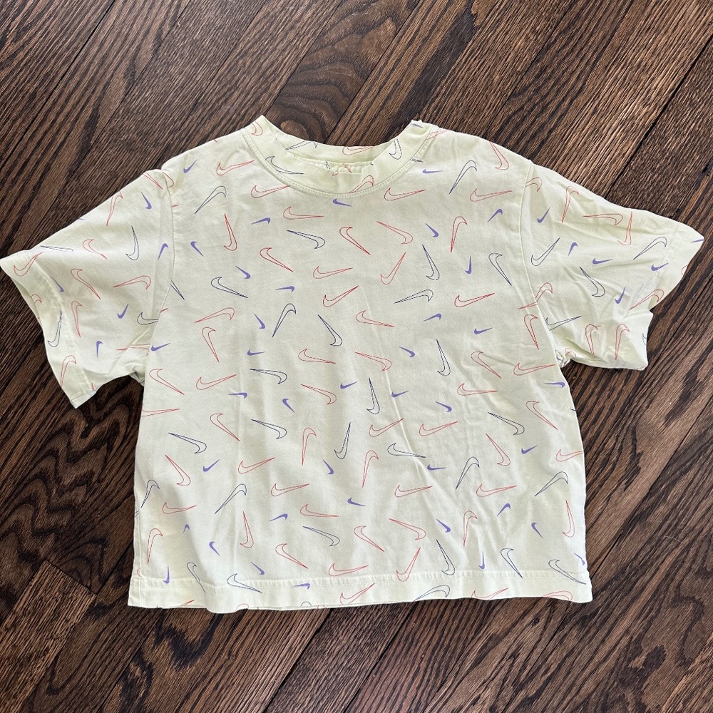 NIKE Girls Logo Printed Cotton T-shirt S